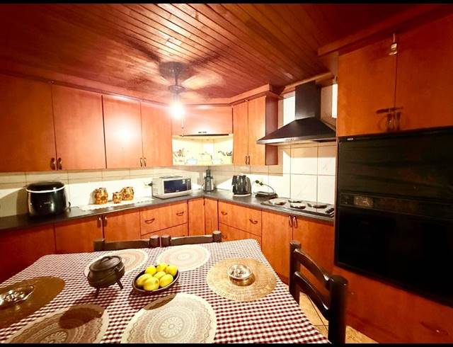 6 BEDROOM HOUSE FOR SALE IN VANDERBIJLPARK CE 2